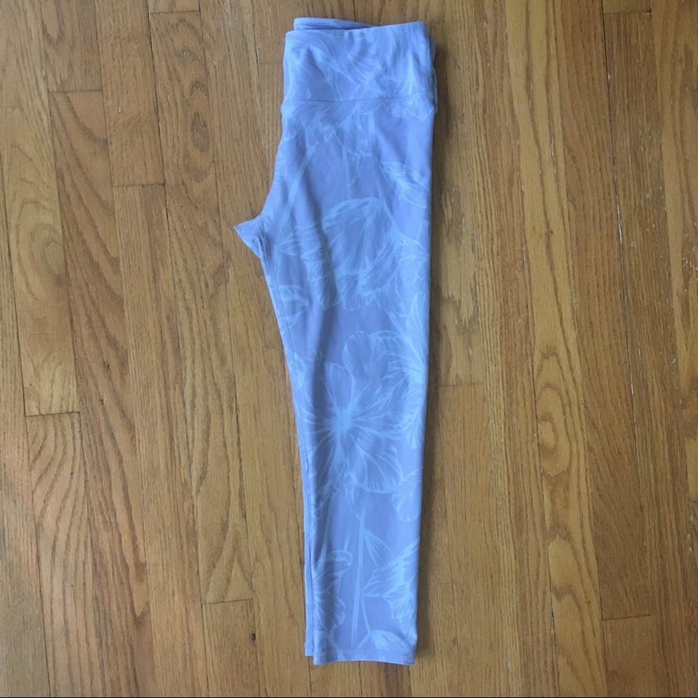 Fabletics Mid-Rise Printed PowerHold Capri Legging - Picture 3 of 8